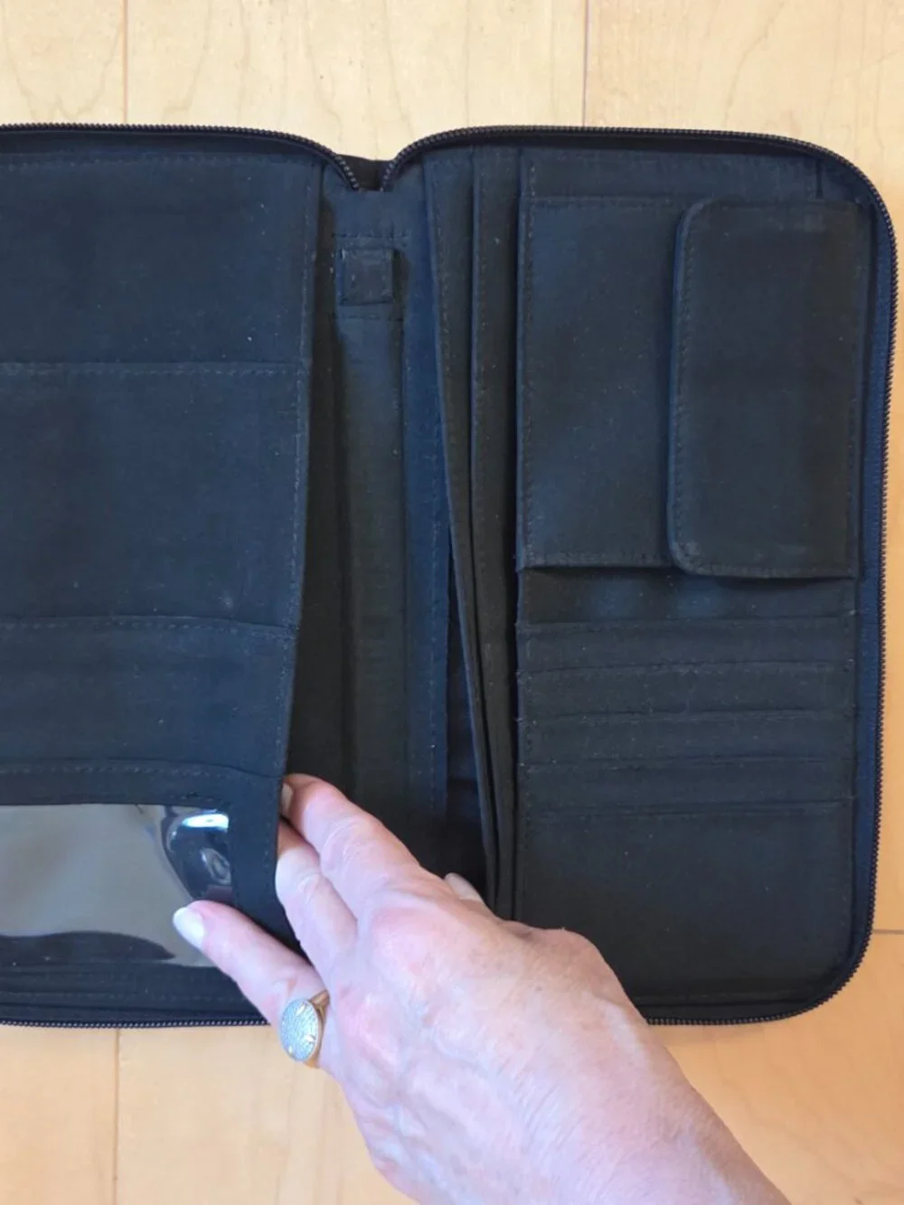 Reaction Kenneth Cole Travel Wallet Black Nylon Zip In Good pre-loved condition